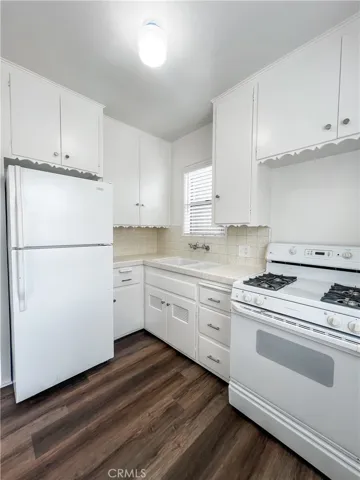 Unit D: Images when vacant in June 2025. Unit is tenant occupied now.