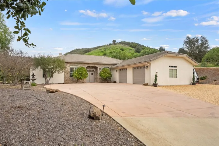 45600 La Cruz Dr., Temecula, California 92590
