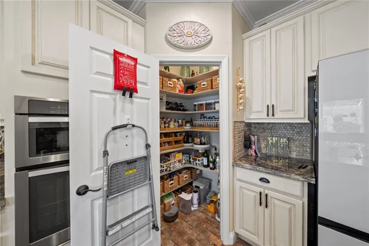 45600 La Cruz Dr., Temecula, California 92590