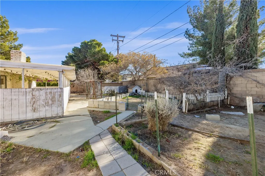 1118 E Avenue K, Lancaster, California 93535 home-pic-24