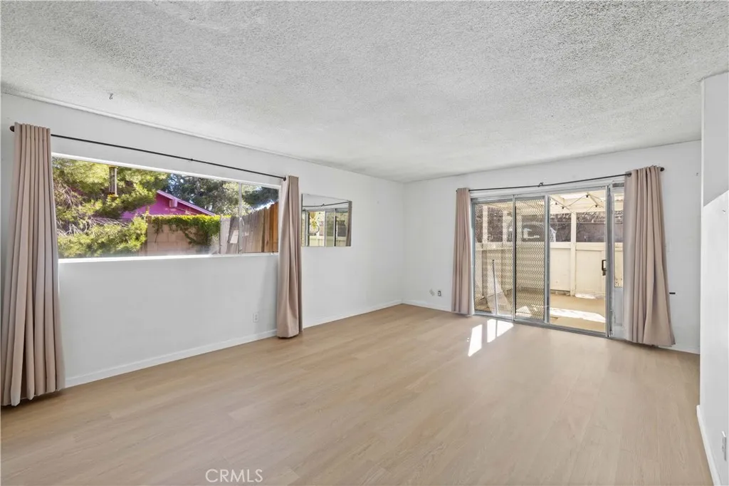 1118 E Avenue K, Lancaster, California 93535 home-pic-9