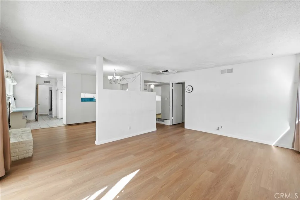 1118 E Avenue K, Lancaster, California 93535 home-pic-7