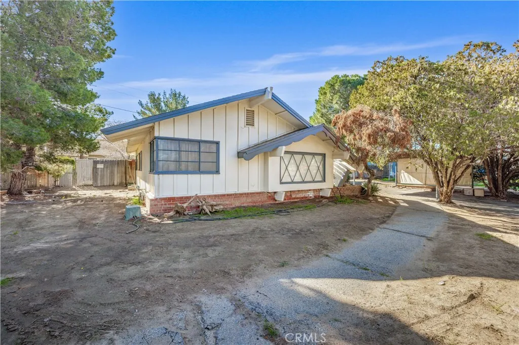1118 E Avenue K, Lancaster, California 93535 home-pic-1