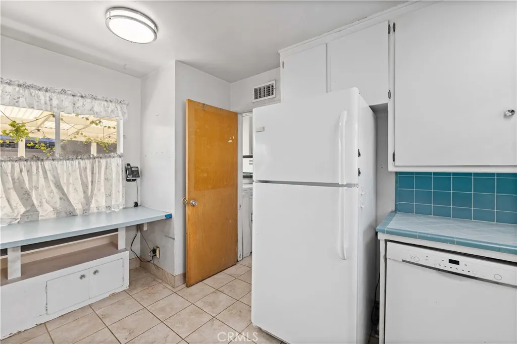 1118 E Avenue K, Lancaster, California 93535 home-pic-12