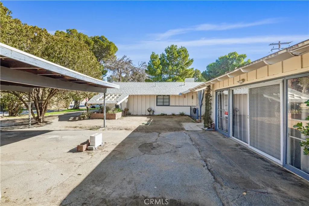 1118 E Avenue K, Lancaster, California 93535 home-pic-3