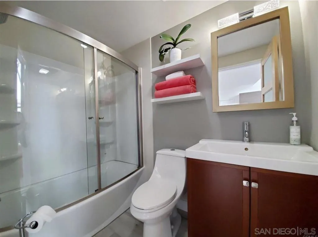 948 G Street 19, San Diego, California 92101 home-pic-7