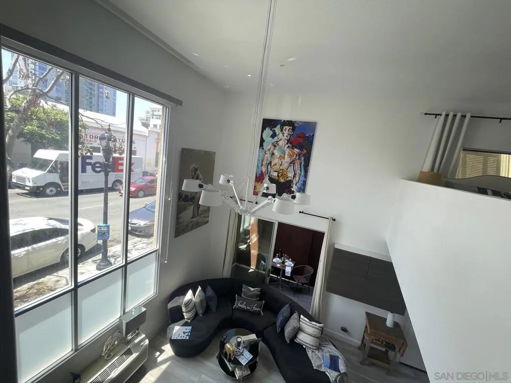 948 G Street 19, San Diego, California 92101 home-pic-5