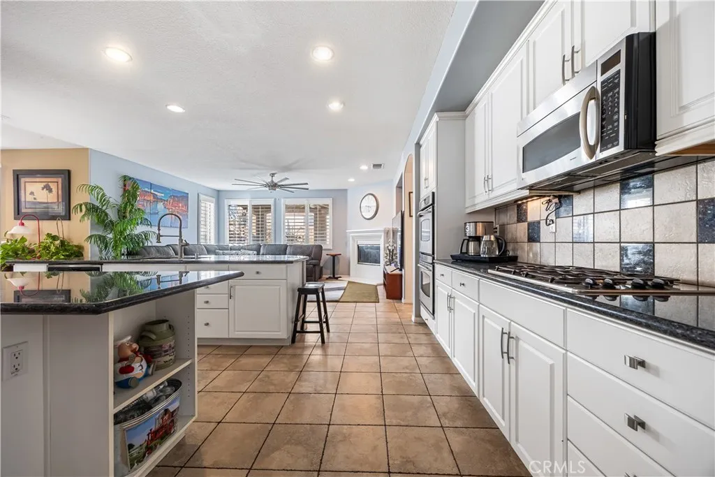 40755 Knollwood Court, Palmdale, California 93551 home-pic-8