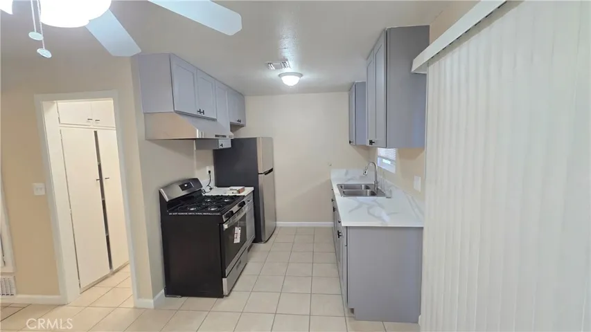 new kitchen with quartz countertop