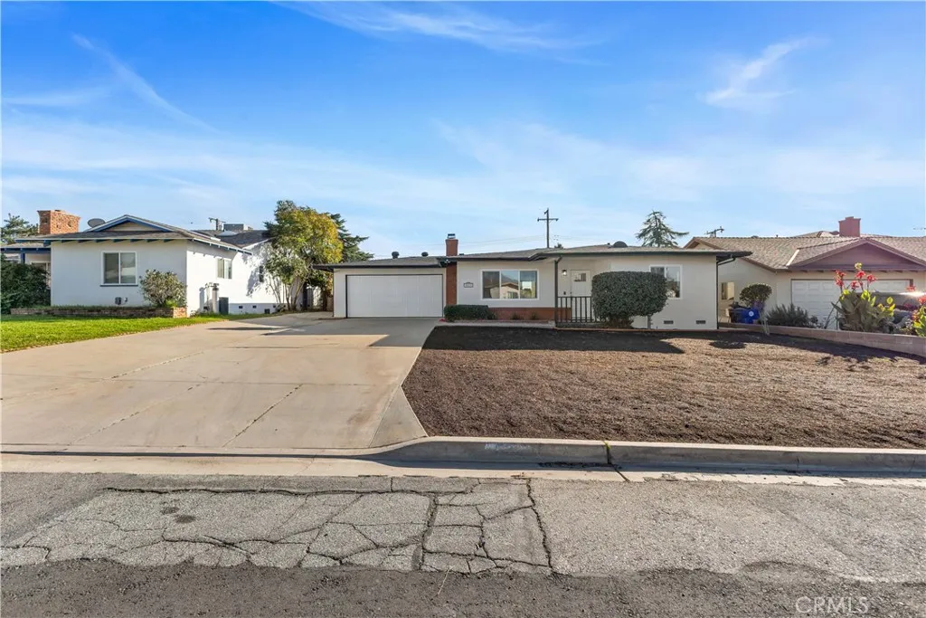 35211 Elm Lane, Yucaipa, California 92399 home-pic-4