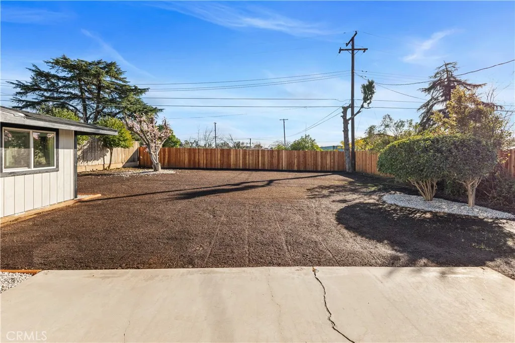 35211 Elm Lane, Yucaipa, California 92399 home-pic-32