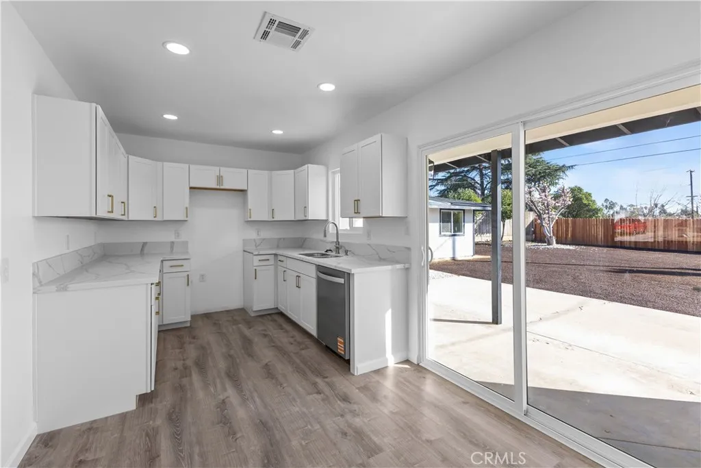 35211 Elm Lane, Yucaipa, California 92399 home-pic-10