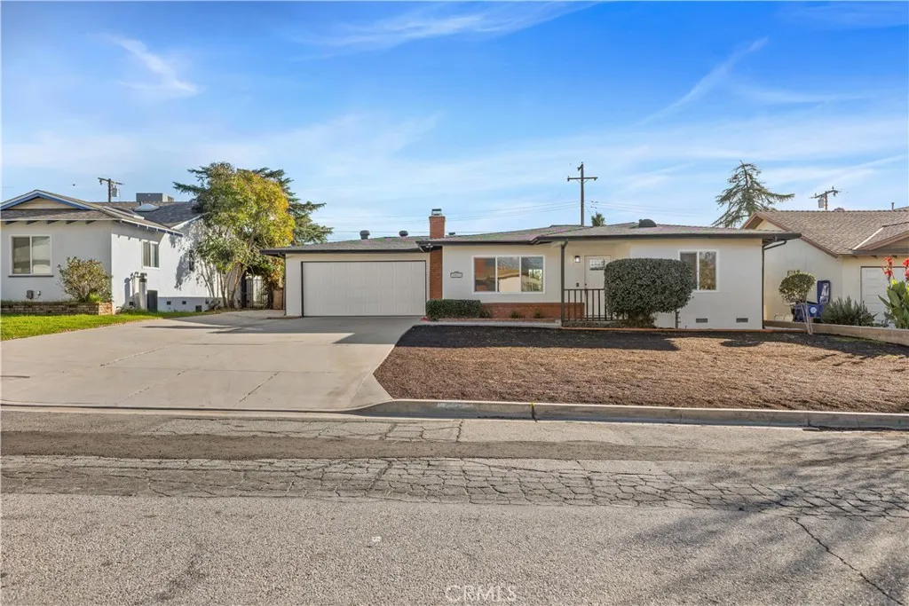 35211 Elm Lane, Yucaipa, California 92399 home-pic-2
