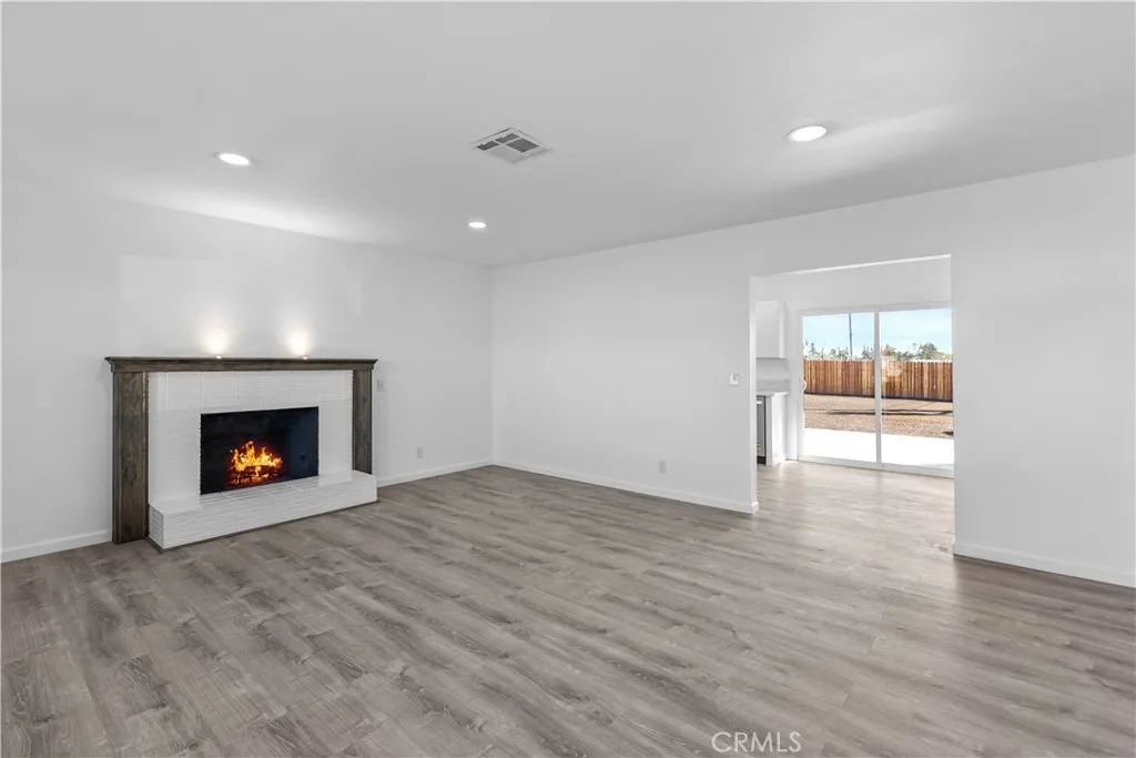 35211 Elm Lane, Yucaipa, California 92399 home-pic-6