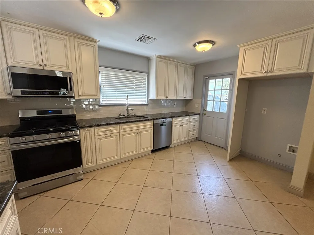7065 E Stearns, Long Beach, California 90815 home-pic-3