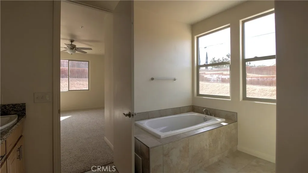 56925 Hidden Gold Court, Yucca Valley, California 92284 home-pic-31