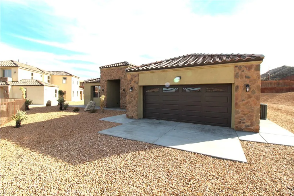 56925 Hidden Gold Court, Yucca Valley, California 92284 home-pic-2