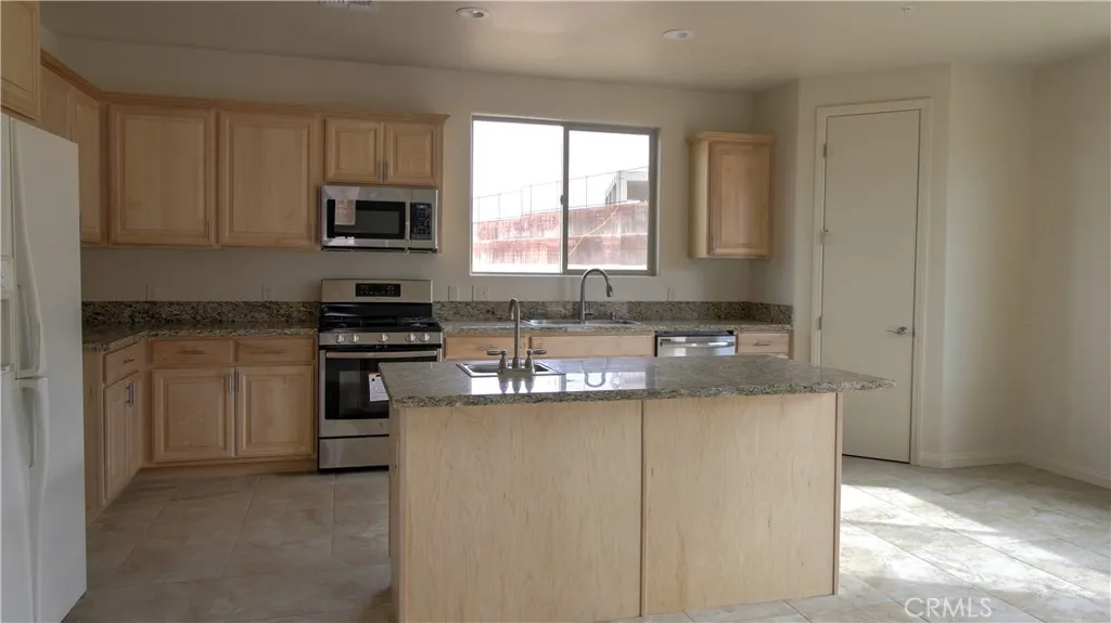56925 Hidden Gold Court, Yucca Valley, California 92284 home-pic-11