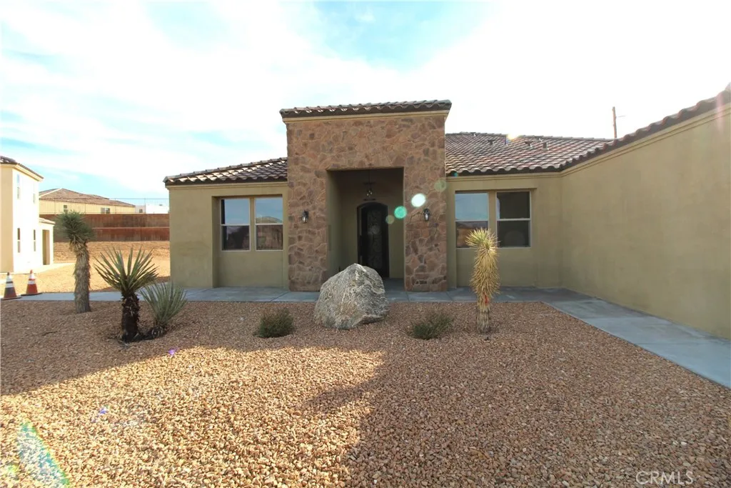 56925 Hidden Gold Court, Yucca Valley, California 92284 home-pic-1
