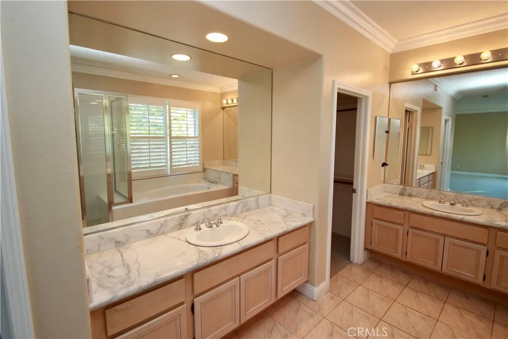 11 Pienza, Irvine, California 92606 home-pic-16