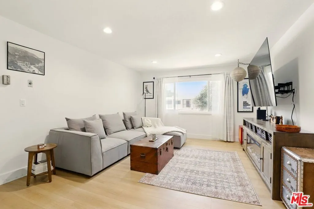 11813 Runnymede Street 36, North Hollywood, California 91605 home-pic-3