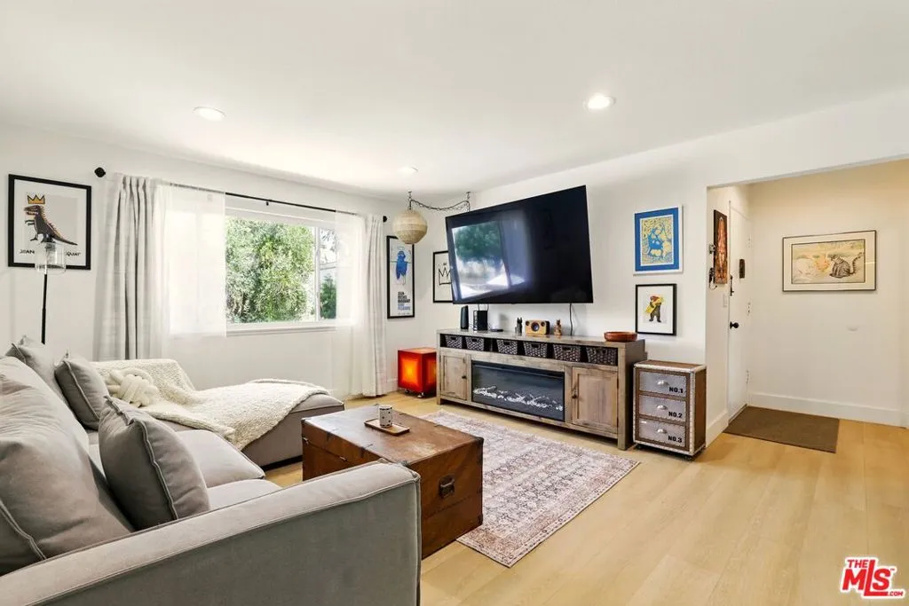 11813 Runnymede Street 36, North Hollywood, California 91605 home-pic-1