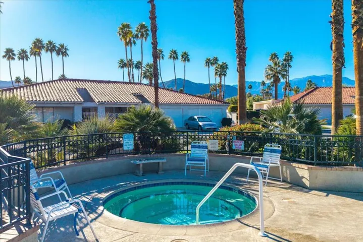 60-COUNTRY CLUB ESTATES COMMUNITY SHOTS