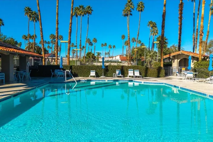 61-COUNTRY CLUB ESTATES COMMUNITY SHOTS