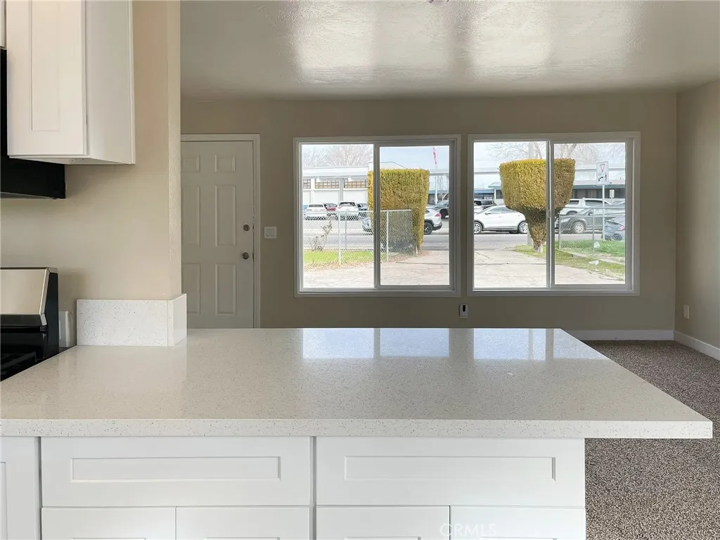 1560 W Avenue H10, Lancaster, California 93534 home-pic-6