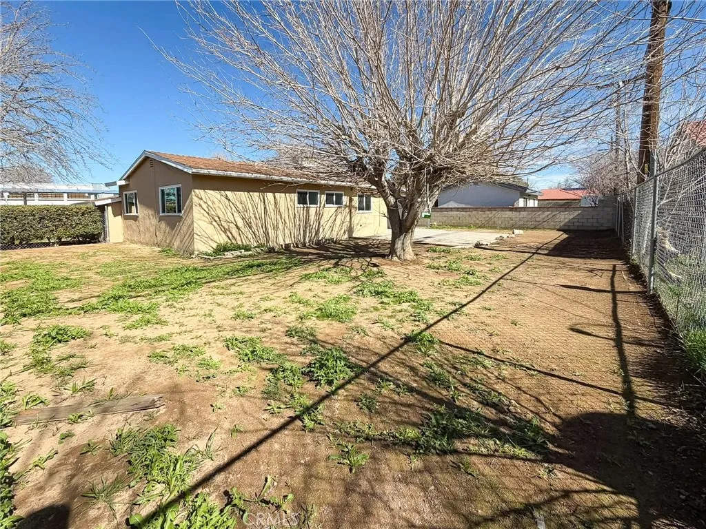 1560 W Avenue H10, Lancaster, California 93534 home-pic-20