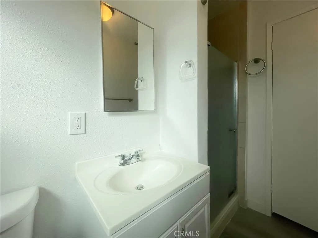 1560 W Avenue H10, Lancaster, California 93534 home-pic-17