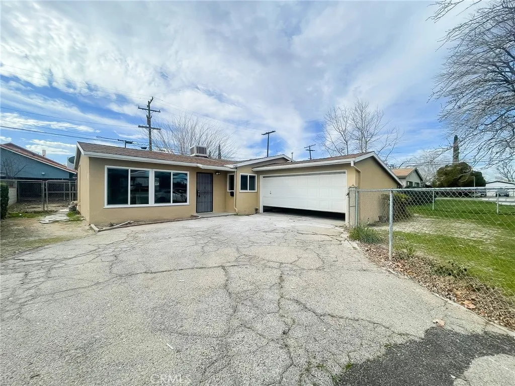 1560 W Avenue H10, Lancaster, California 93534 home-pic-26