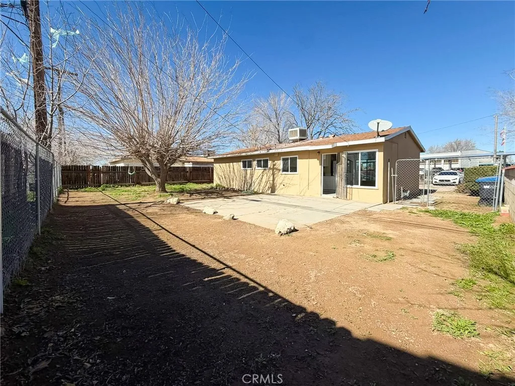 1560 W Avenue H10, Lancaster, California 93534 home-pic-19
