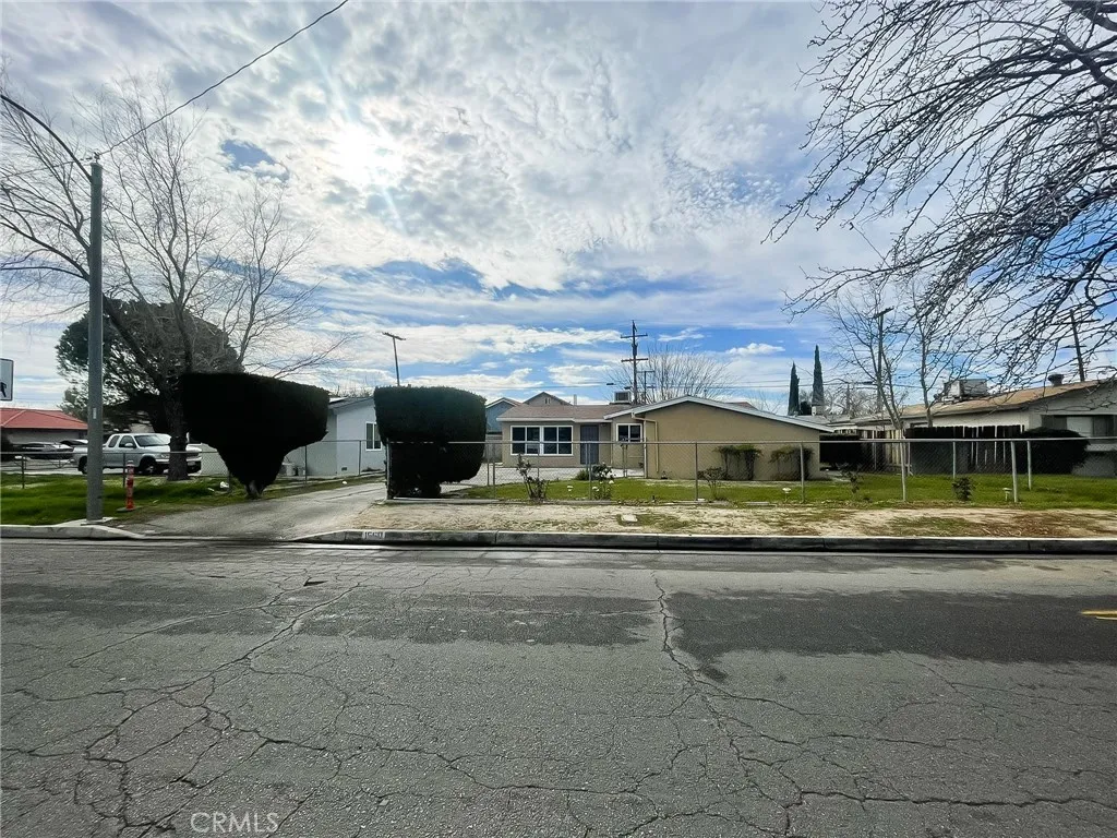 1560 W Avenue H10, Lancaster, California 93534 home-pic-1