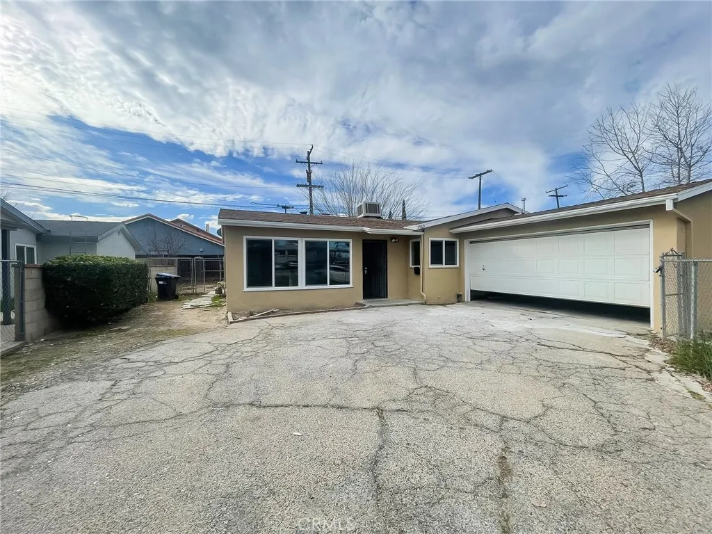 1560 W Avenue H10, Lancaster, California 93534 home-pic-3