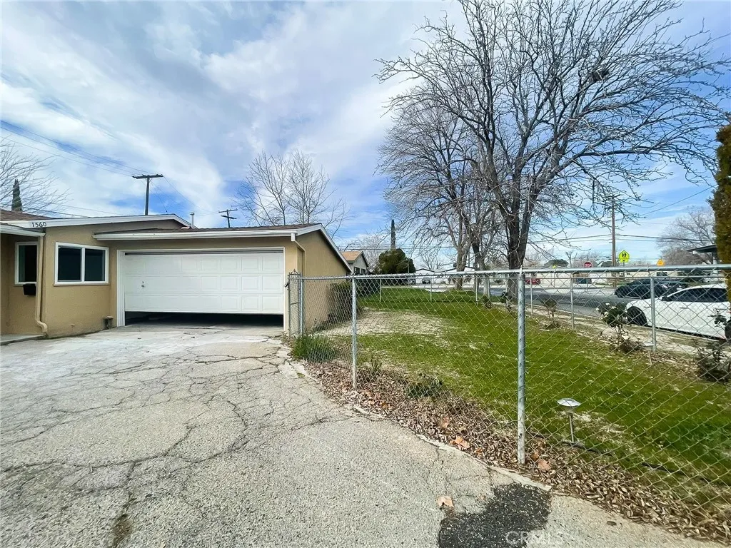 1560 W Avenue H10, Lancaster, California 93534 home-pic-24