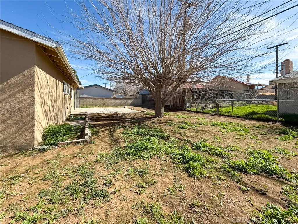 1560 W Avenue H10, Lancaster, California 93534 home-pic-23