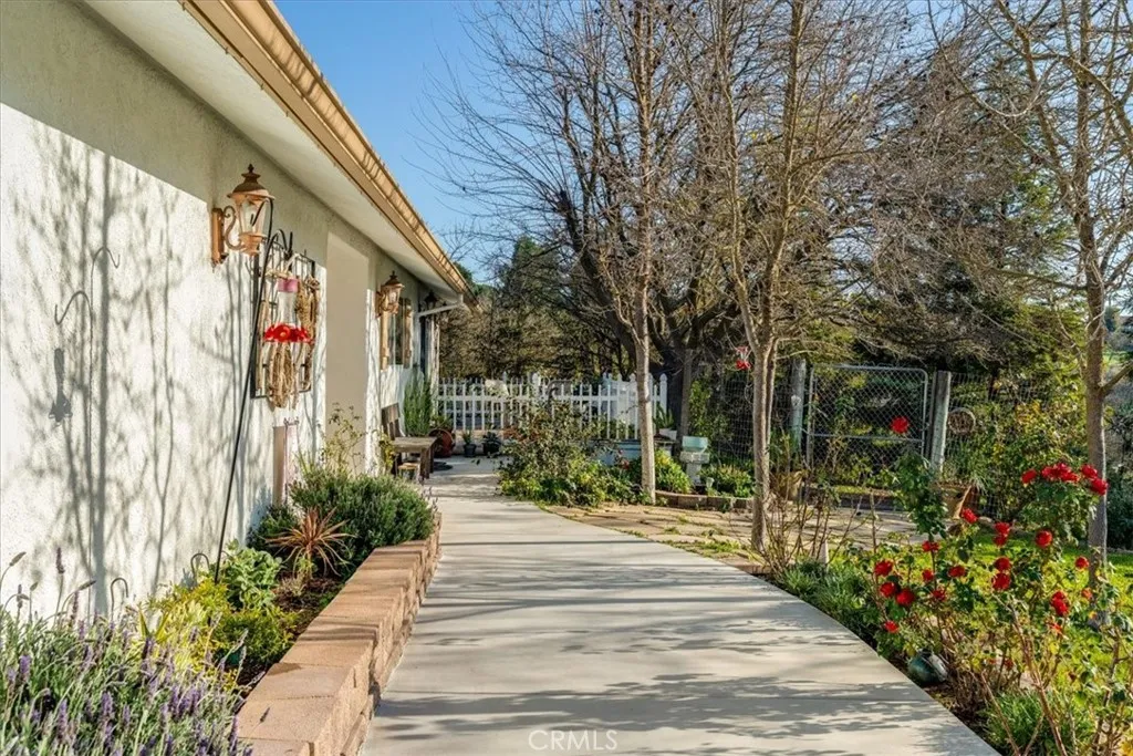 1555 Lyle, Paso Robles, California 93446 home-pic-7