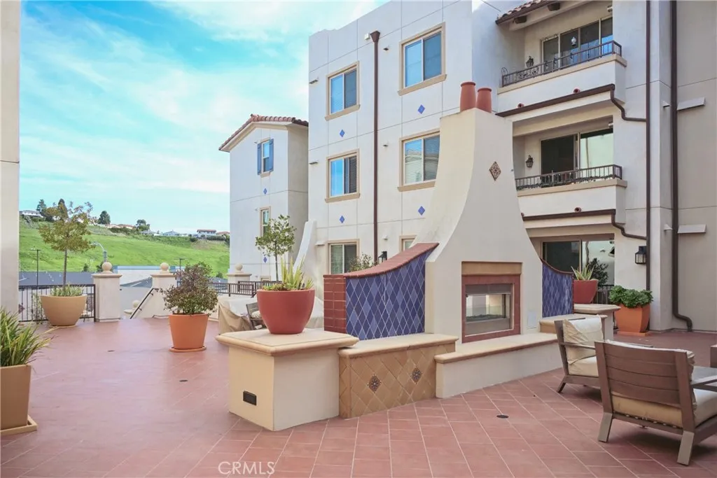 Courtyard / BBQ Area