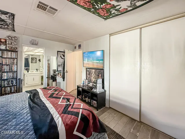 fPrimary Bedroom Suite3