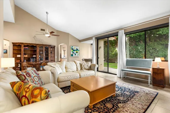 10-110 Favara Cir-23