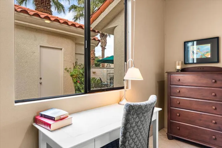 21-110 Favara Cir-16