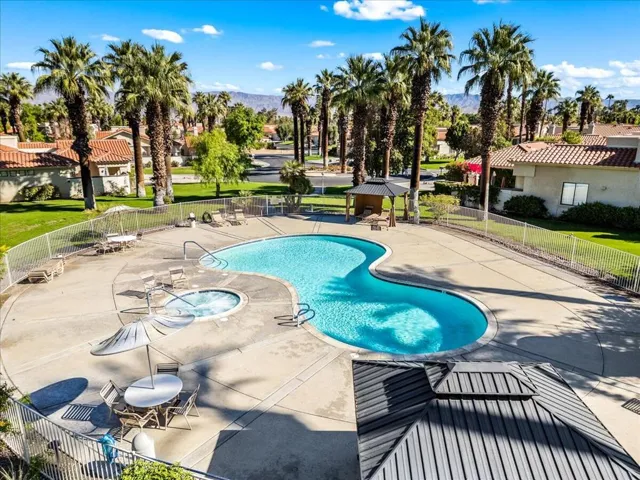 36-110 Favara Cir-34