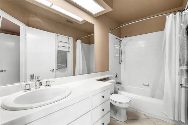 24-110 Favara Cir-17