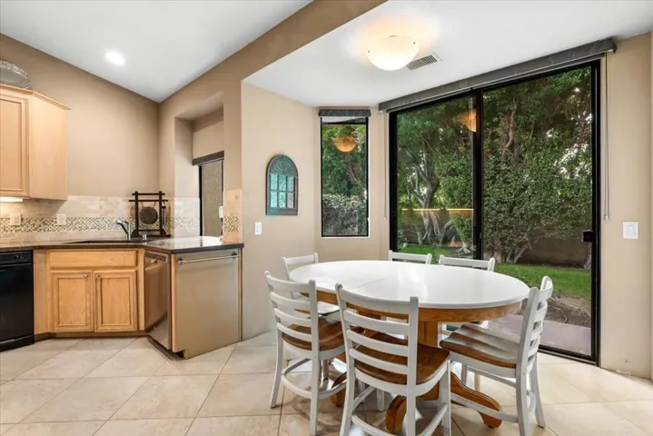 14-110 Favara Cir-26