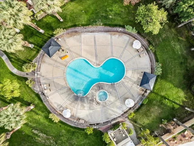 37-110 Favara Cir-38