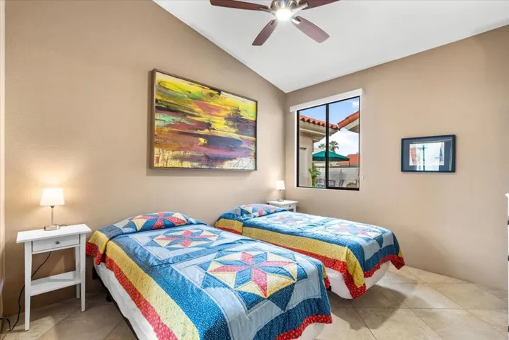 25-110 Favara Cir-18