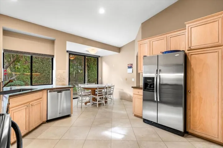 13-110 Favara Cir-28