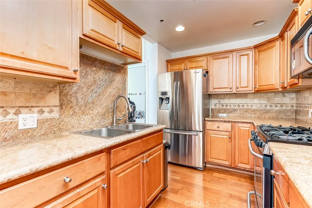 533 S St Andrews Place 104, Los Angeles, California 90020 home-pic-6