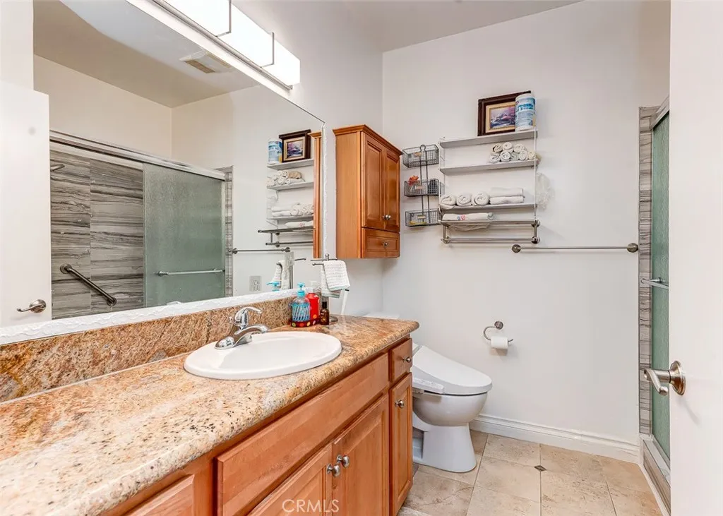 533 S St Andrews Place 104, Los Angeles, California 90020 home-pic-8